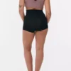 Formande shorts i midjan