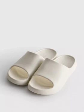 Formgjutna pooltofflor