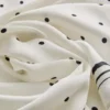 Fyrkantig scarf med prickmönster