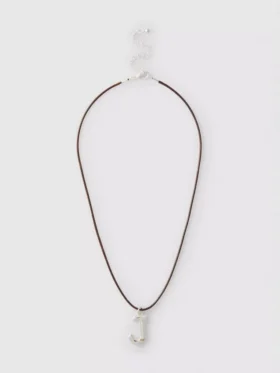 Halsband med initialhänge