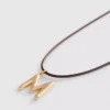 Halsband med initialhänge