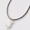 Halsband med initialhänge
