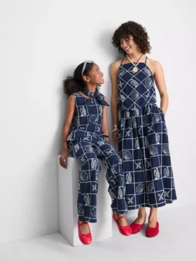 Halterblus i bomull med genombrutna detaljer