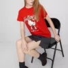 Hello Kitty-T-shirt i bomull med avslappnad passform och jordgubbsmotiv
