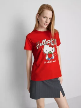 Hello Kitty-T-shirt i bomull med avslappnad passform och jordgubbsmotiv