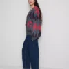 Högmidjade, avsmalnande jeans i bomullsdenim