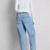 Högmidjade, avsmalnande jeans i bomullsdenim