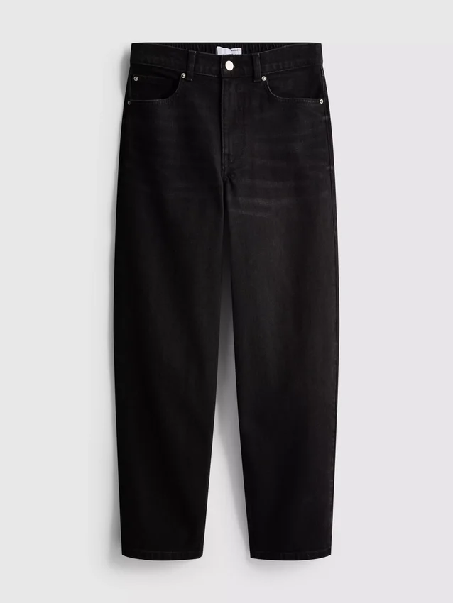 Högmidjade, avsmalnande jeans i bomullsdenim