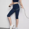 Högmidjade, släta och stödjande capri-leggings för träning