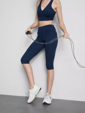 Högmidjade, släta och stödjande capri-leggings för träning