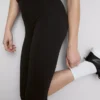 Högmidjade, släta och stödjande capri-leggings för träning