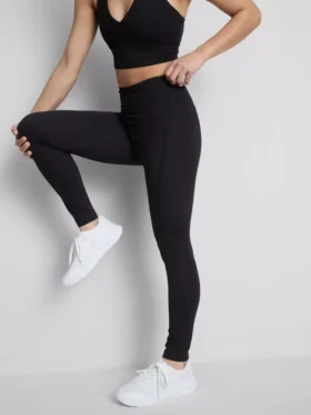 Högmidjade, släta och stödjande träningsleggings