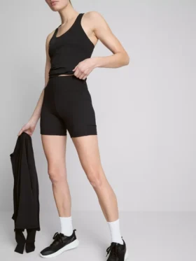 Högmidjade, släta yogashorts med stöd