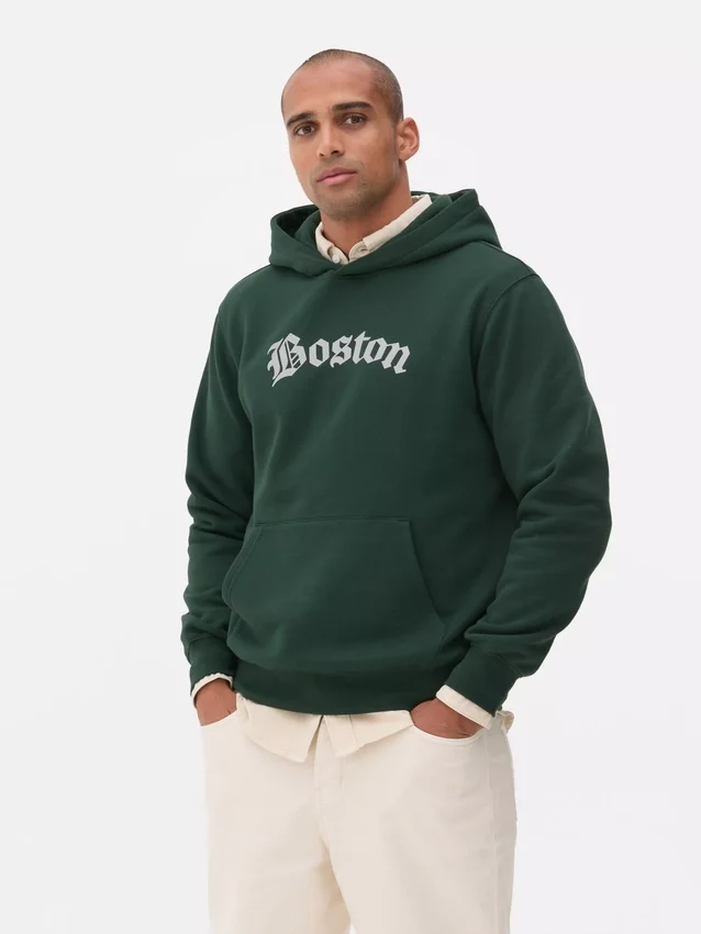 Huvtröja med Boston-motiv