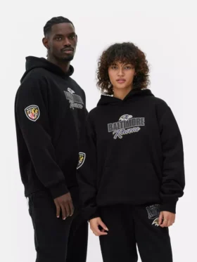 Huvtröja med tryck från NFL:s Baltimore Ravens