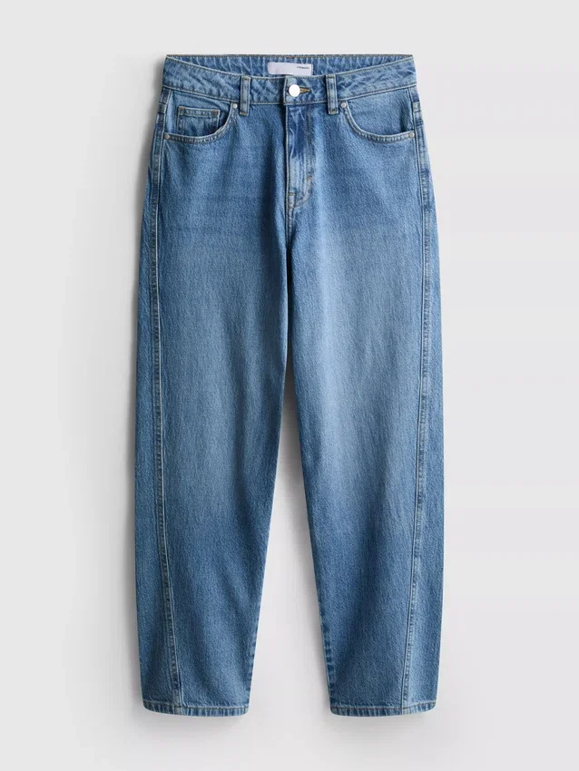Jeans i bomullsdenim med avsmalnande raka ben