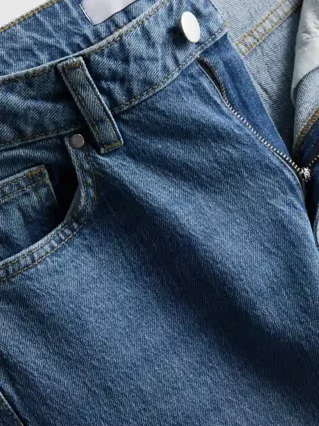 Jeans i bomullsdenim med avsmalnande raka ben