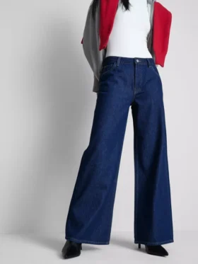Jeans i bomullsdenim med medelhög midja och vida ben