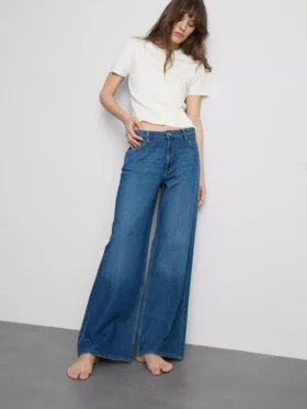 Jeans i bomullsdenim med medelhög midja och vida ben