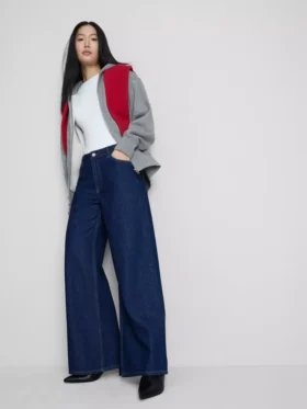 Jeans i bomullsdenim med medelhög midja och vida ben