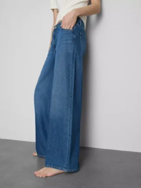 Jeans i bomullsdenim med medelhög midja och vida ben