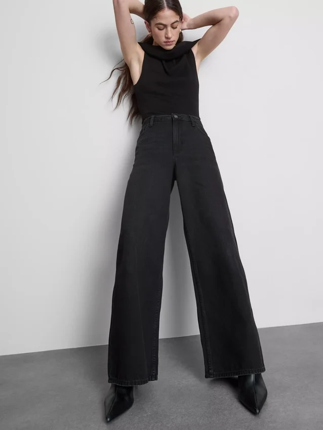 Jeans i bomullsdenim med medelhög midja och vida ben