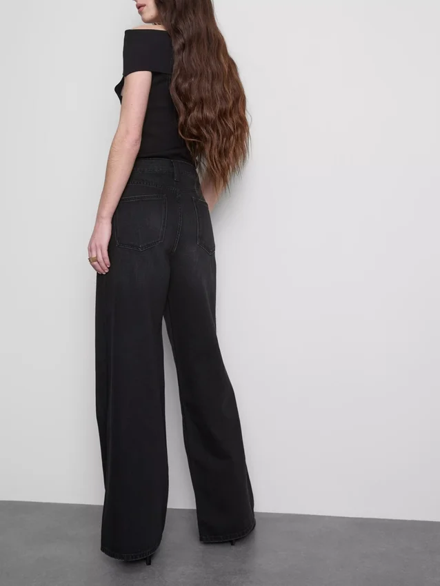 Jeans i bomullsdenim med medelhög midja och vida ben