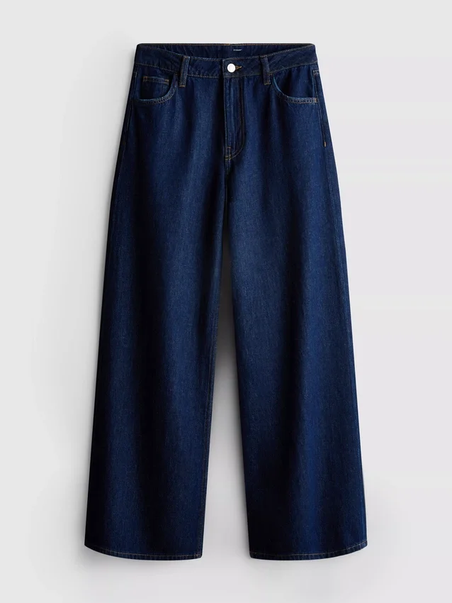 Jeans i bomullsdenim med medelhög midja och vida ben