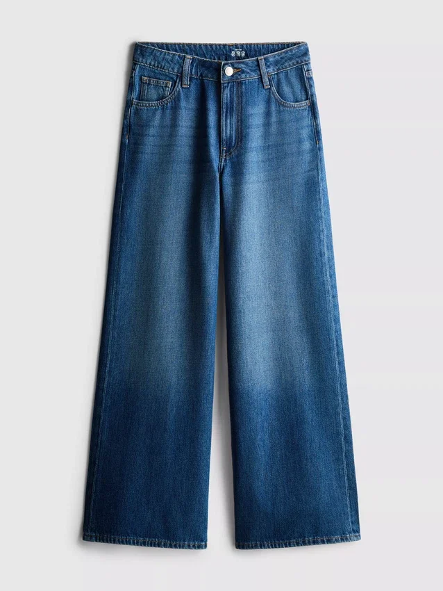 Jeans i bomullsdenim med medelhög midja och vida ben