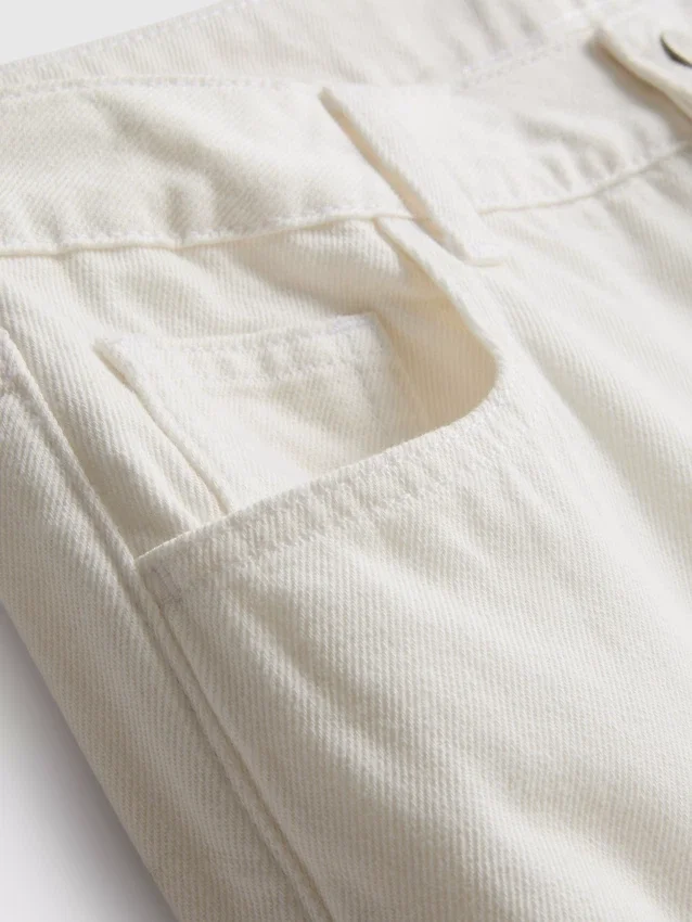 Jeans i bomullsdenim med medelhög midja och vida ben