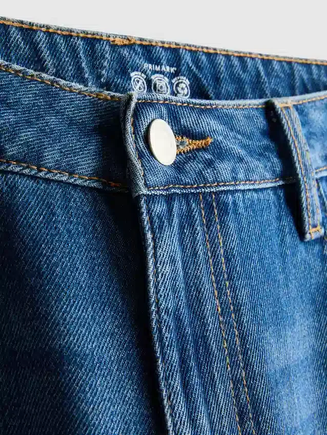 Jeans i bomullsdenim med medelhög midja och vida ben