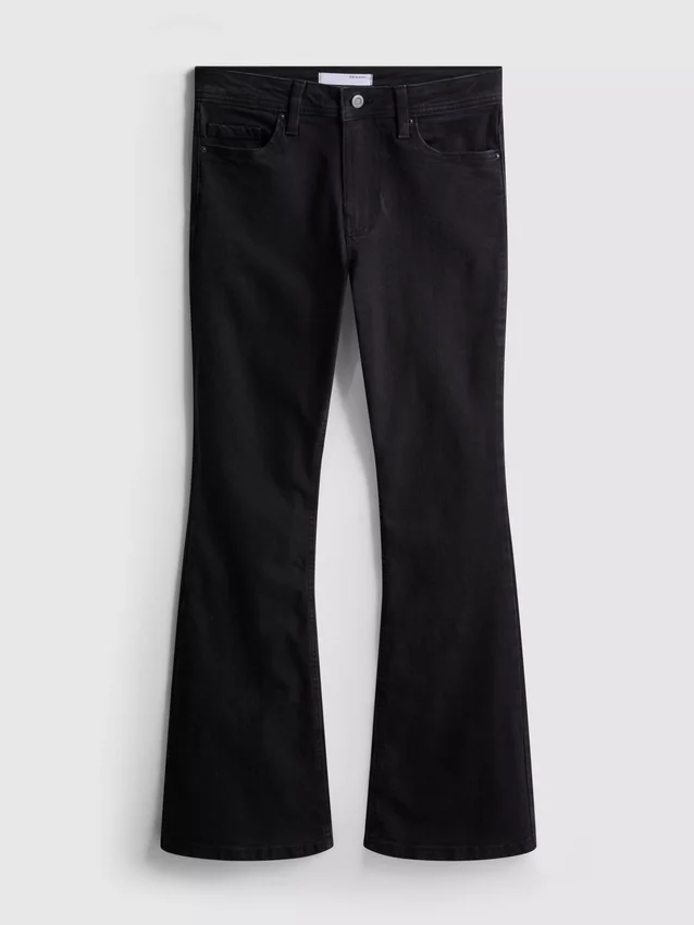 Jeans i bomullsdenim med utsvängda ben och medelhög midja