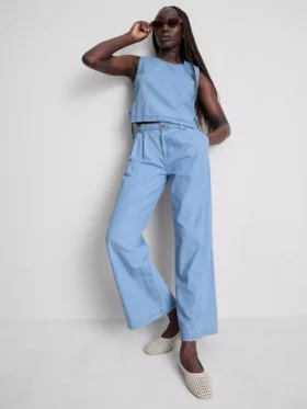 Jeans i bomullsdenim med veck och vida ben