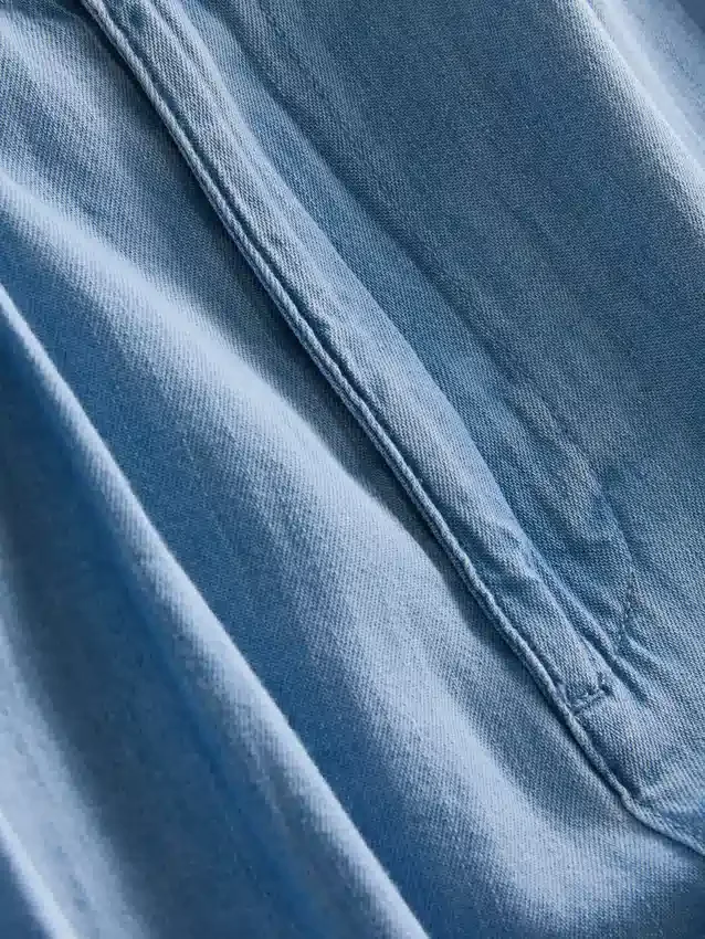 Jeans i bomullsdenim med veck och vida ben