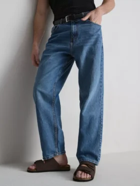 Jeans med hög midja och avslappnad passform