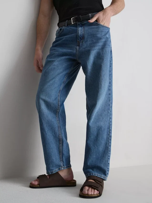 Jeans med hög midja och avslappnad passform