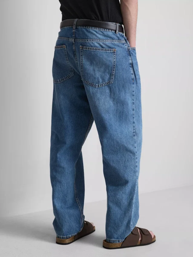 Jeans med hög midja och avslappnad passform