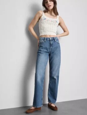 Jeans med hög midja och raka ben