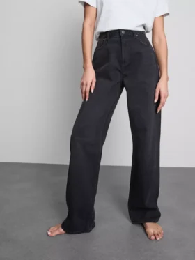Jeans med hög midja och raka ben