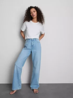 Jeans med hög midja och raka ben