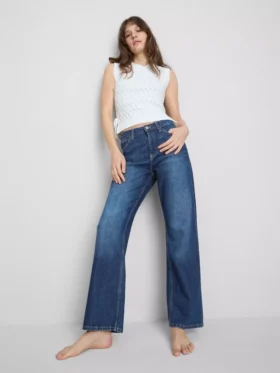 Jeans med hög midja och raka ben