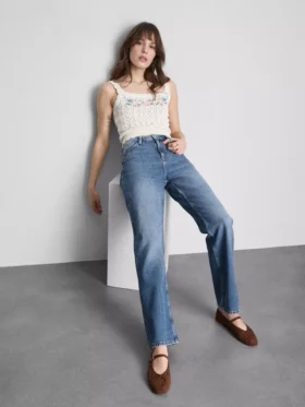 Jeans med hög midja och raka ben