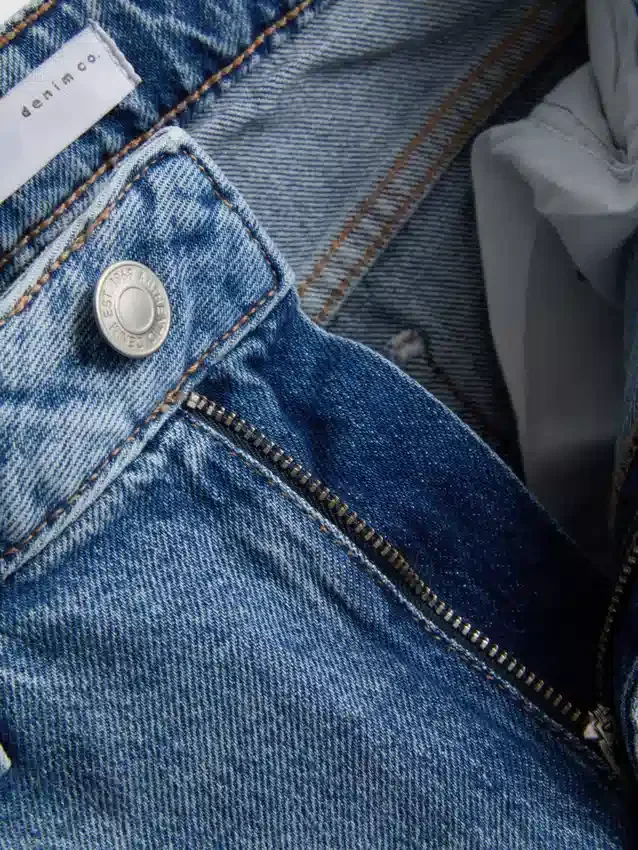 Jeans med hög midja och raka ben