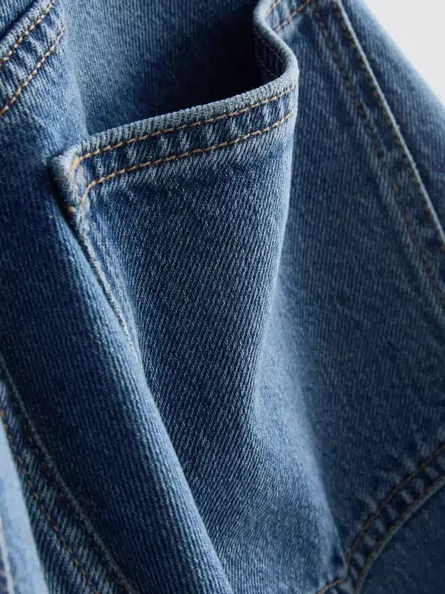 Jeans med hög midja och raka ben