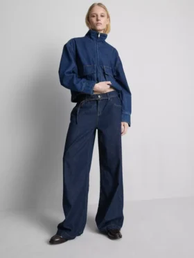 Jeans med medelhög midja, bälten och vida ben