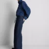 Jeans med medelhög midja, bälten och vida ben