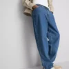 Jeans med medelhög midja och avslappnad passform