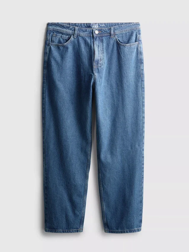 Jeans med medelhög midja och avslappnad passform