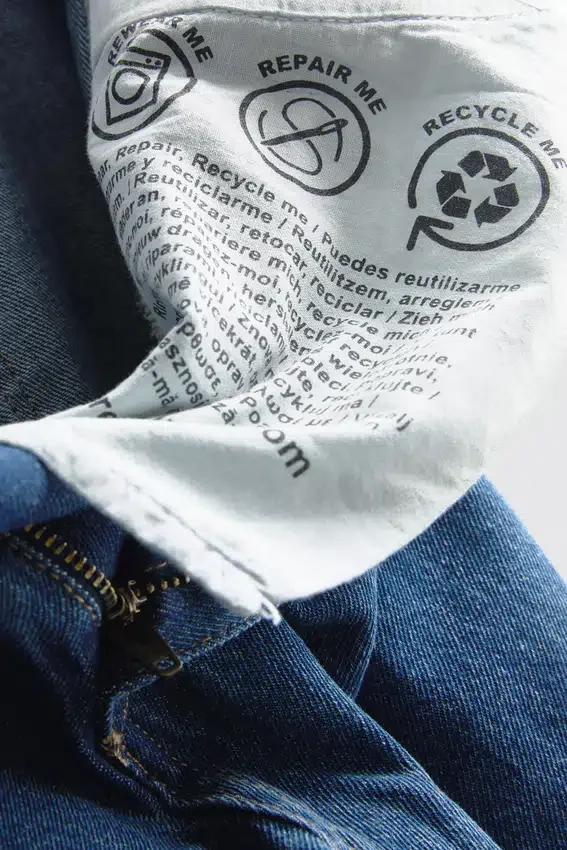 Jeans med medelhög midja och avslappnad passform