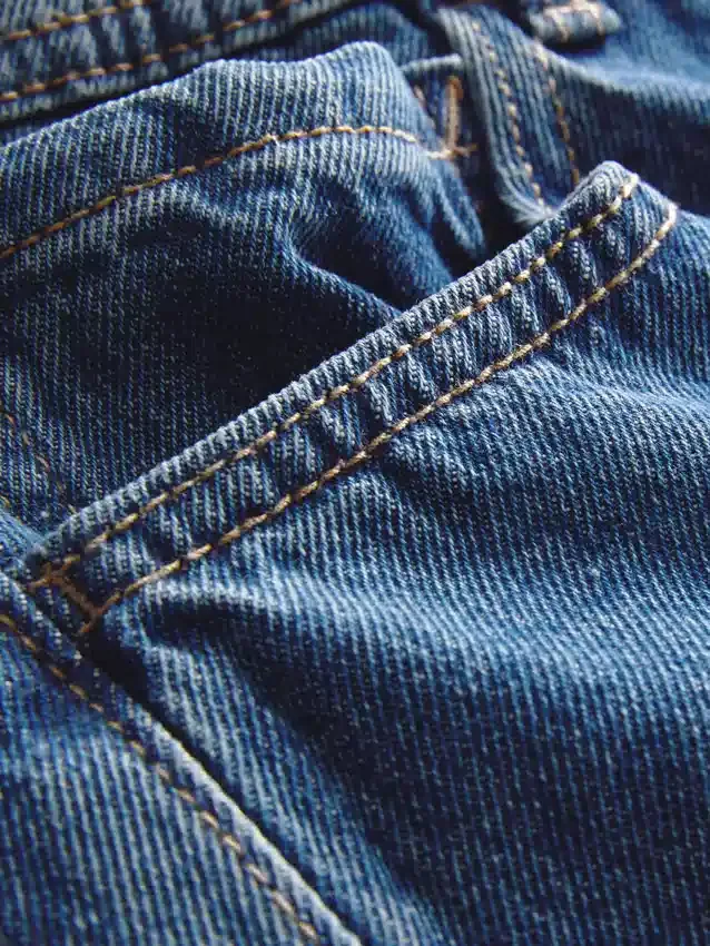Jeans med medelhög midja och avslappnad passform